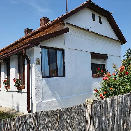 Tisza-tavi Kiserdo Vendeghaz Holiday home *